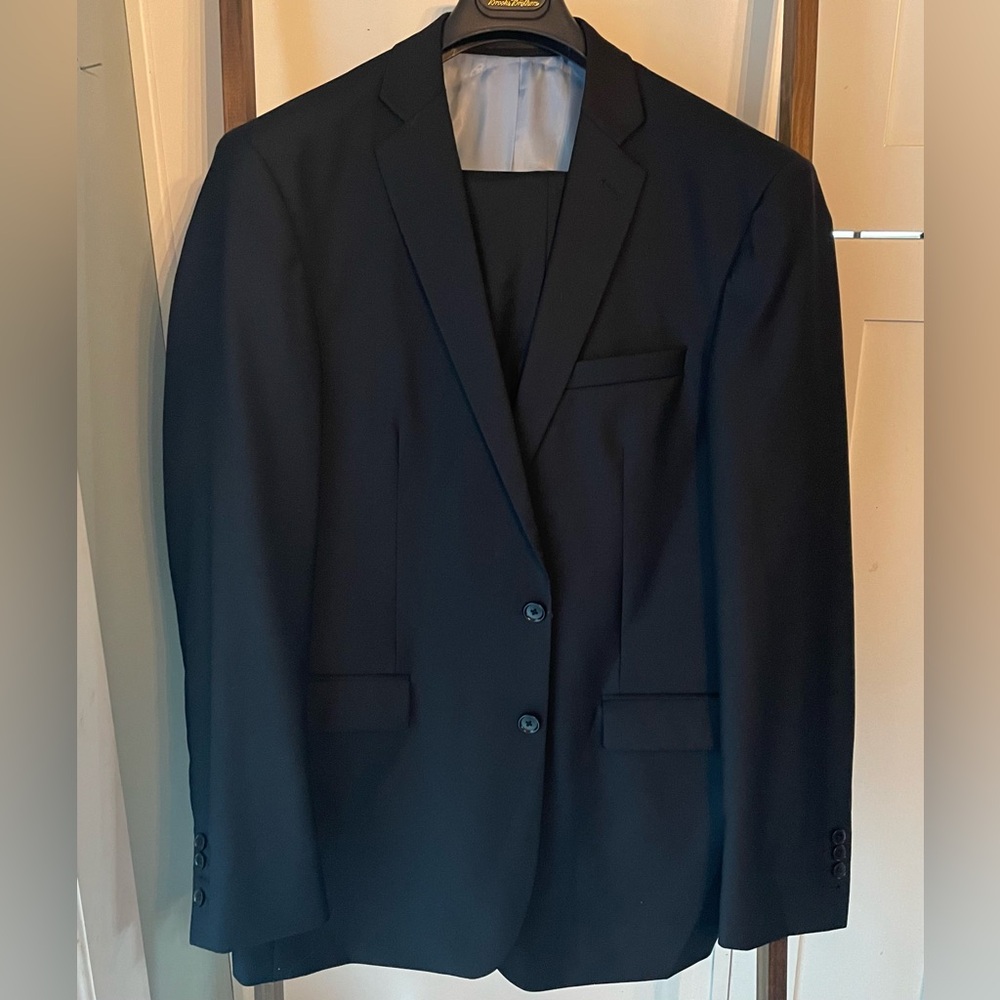 New (unworn) Charles Tyrwhitt solid navy blue tailored fit 2 piece suit